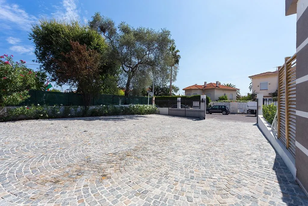*** Appart hôtel Villa Velvet Villeneuve-Loubet France